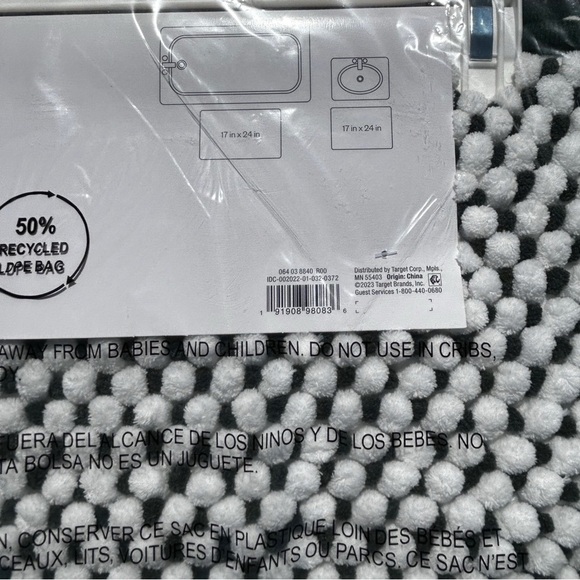 Set of 2 Room Essentials Green and White Plush Chenille Bath Mat - Picture 4 of 4